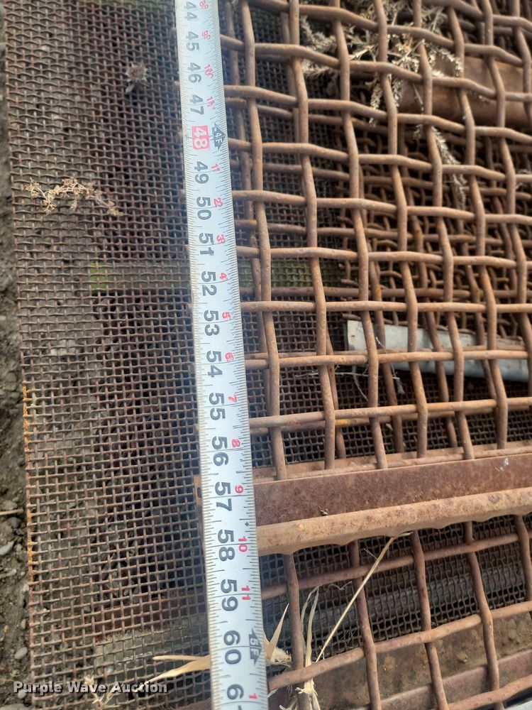 image for item JW9573 Approximately 115 aggregate screens