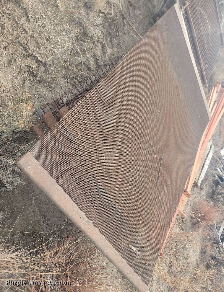 image for item JW9573 Approximately 115 aggregate screens