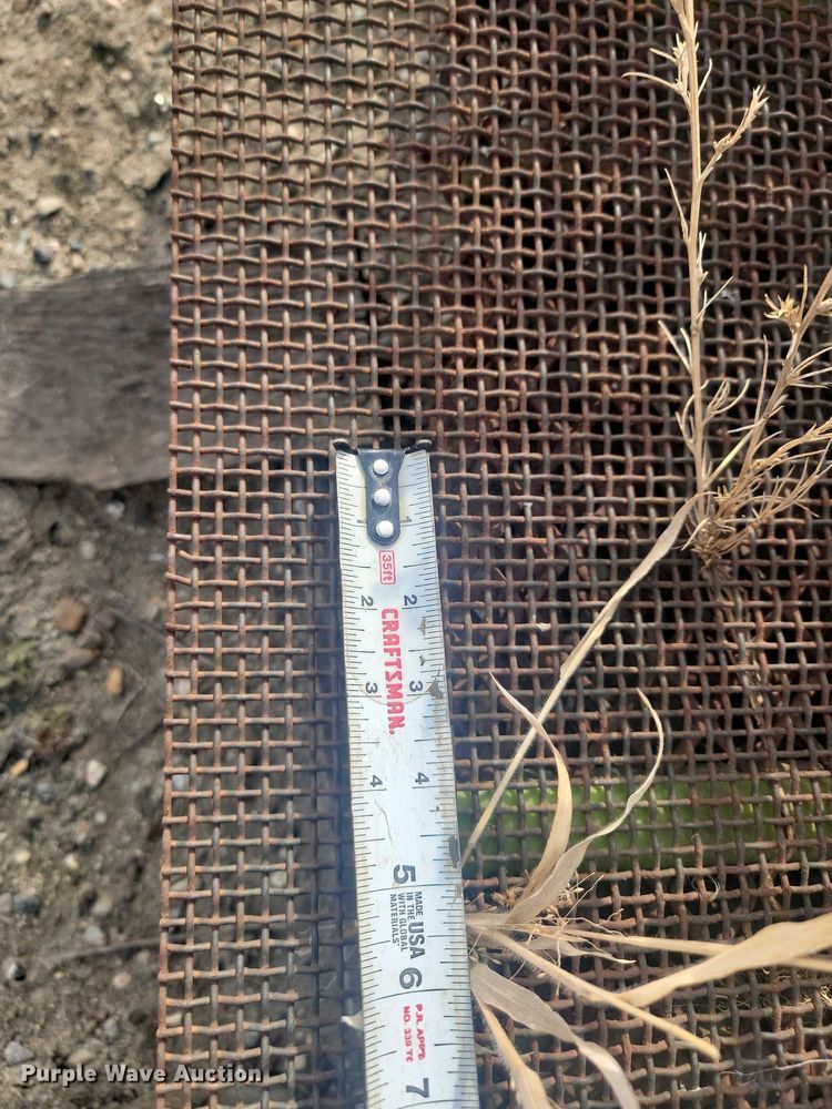 image for item JW9573 Approximately 115 aggregate screens