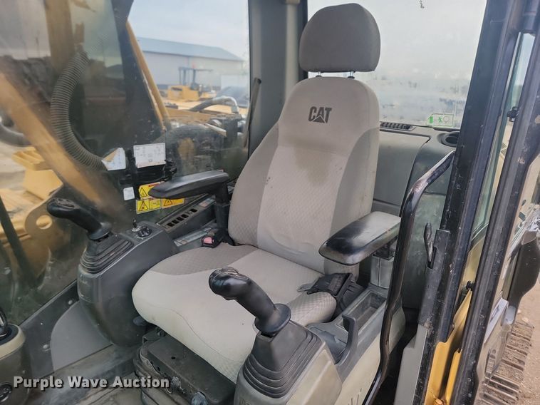 image for item JW9576 2007 Caterpillar 320D  excavator