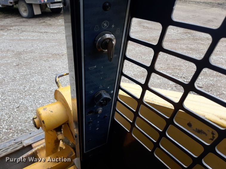 image for item KD9077 1998 Gehl SL4625  skid steer loader