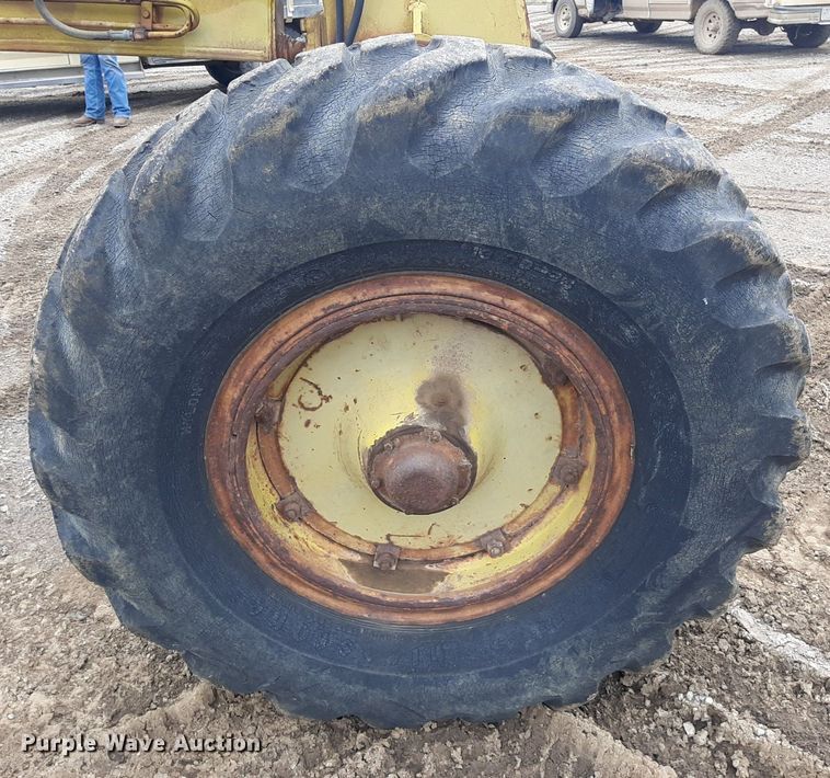 image for item KD9078 1961 Huber 10D  rigid frame motor grader