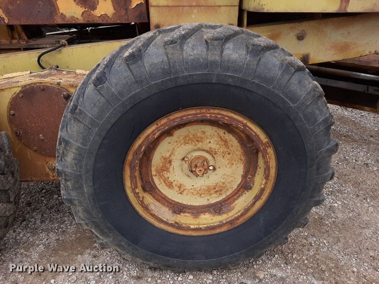 image for item KD9078 1961 Huber 10D  rigid frame motor grader