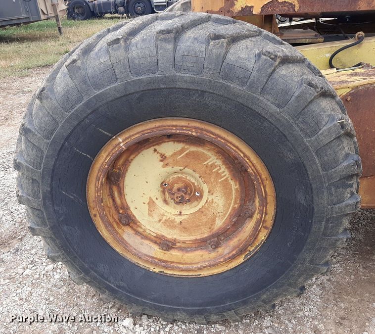 image for item KD9078 1961 Huber 10D  rigid frame motor grader