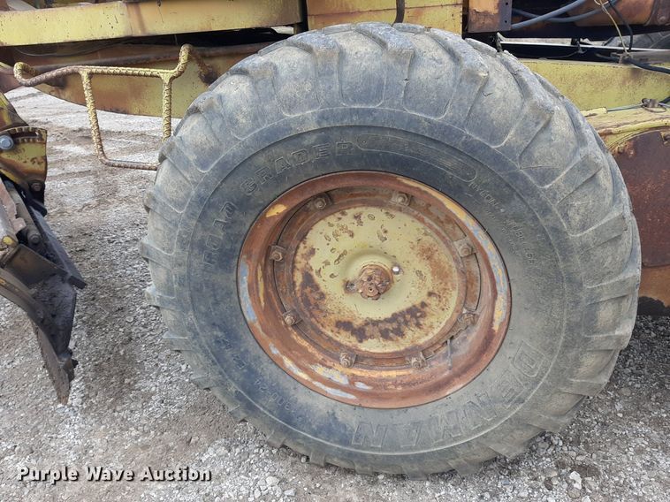 image for item KD9078 1961 Huber 10D  rigid frame motor grader