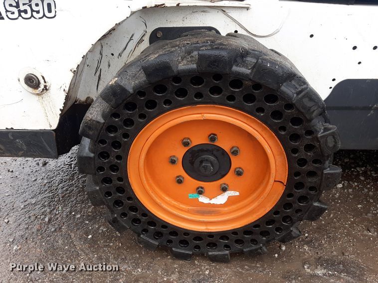 image for item KD9081 2013 Bobcat S590  skid steer loader