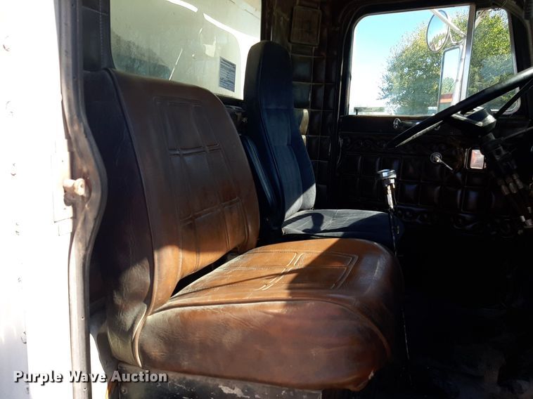 image for item KD9094 1980 Peterbilt 359  dump truck