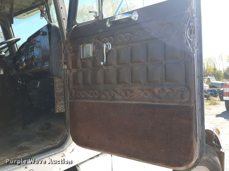 image for item KD9094 1980 Peterbilt 359  dump truck