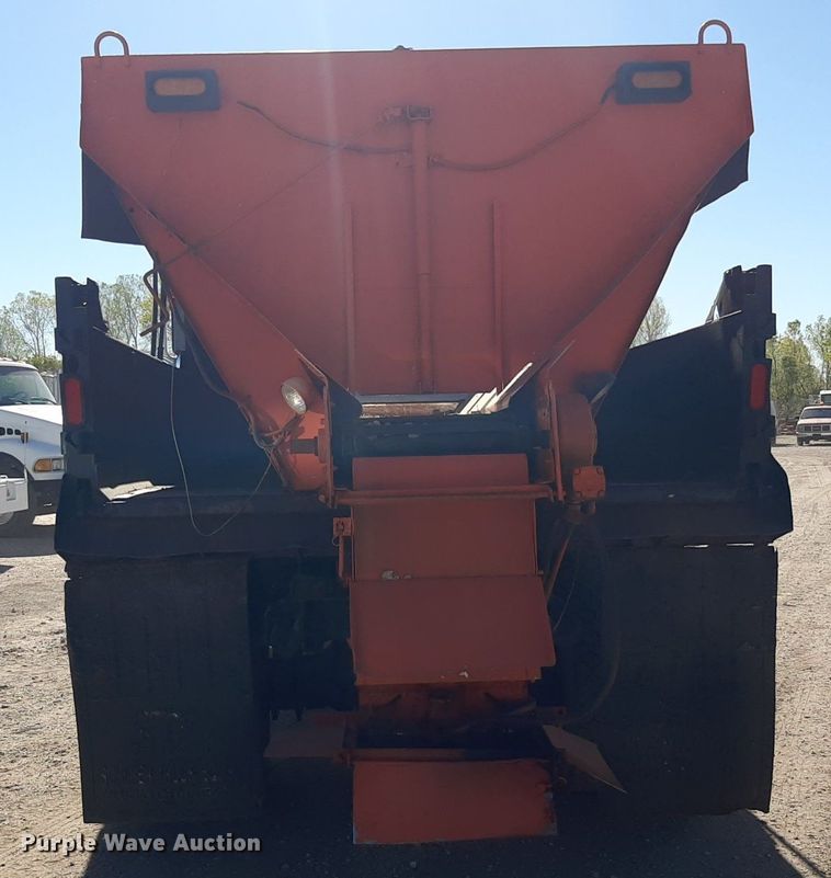 image for item KD9095 1992 Ford LN8000  dump truck