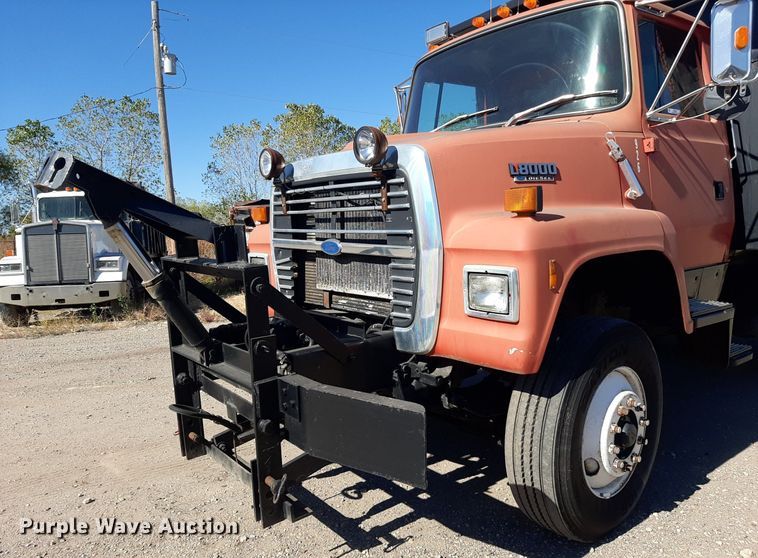 image for item KD9095 1992 Ford LN8000  dump truck