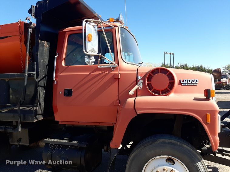 image for item KD9095 1992 Ford LN8000  dump truck