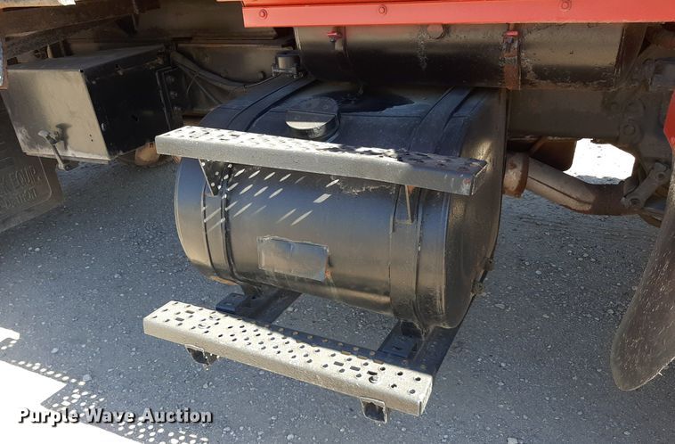 image for item KD9095 1992 Ford LN8000  dump truck