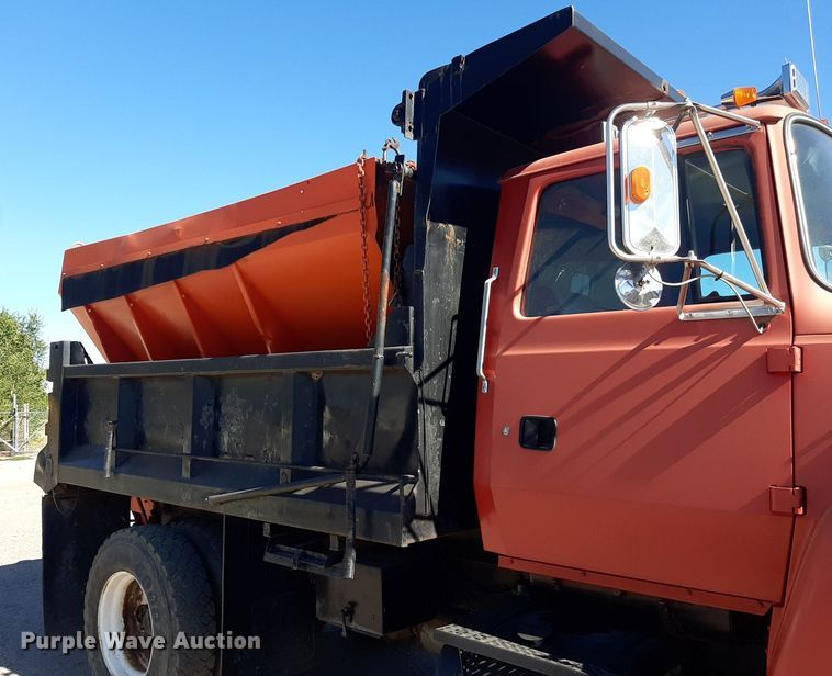 image for item KD9095 1992 Ford LN8000  dump truck