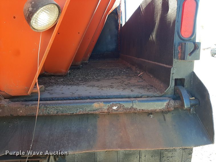 image for item KD9095 1992 Ford LN8000  dump truck