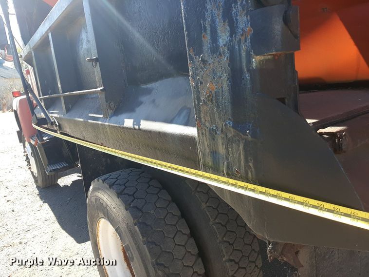 image for item KD9095 1992 Ford LN8000  dump truck