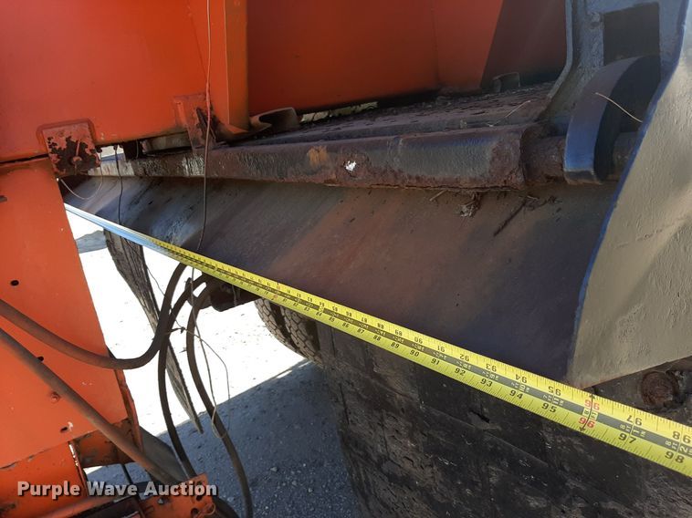 image for item KD9095 1992 Ford LN8000  dump truck