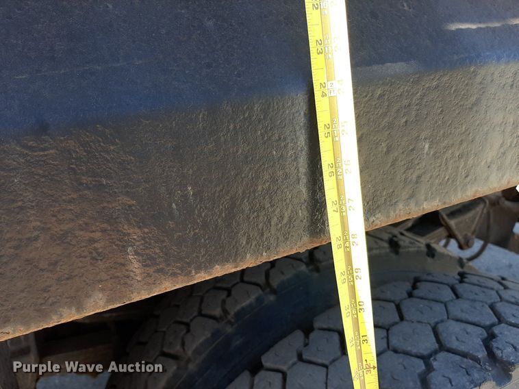 image for item KD9095 1992 Ford LN8000  dump truck