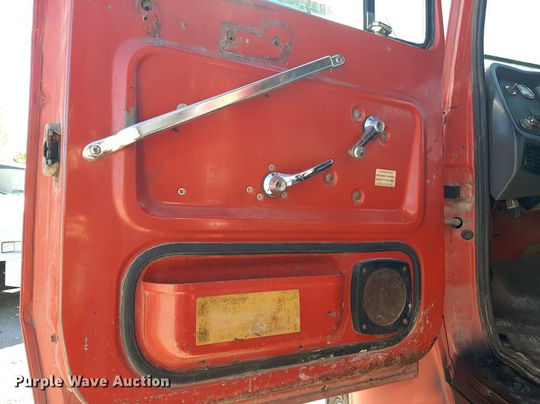 image for item KD9095 1992 Ford LN8000  dump truck