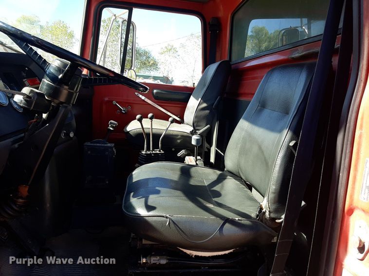 image for item KD9095 1992 Ford LN8000  dump truck