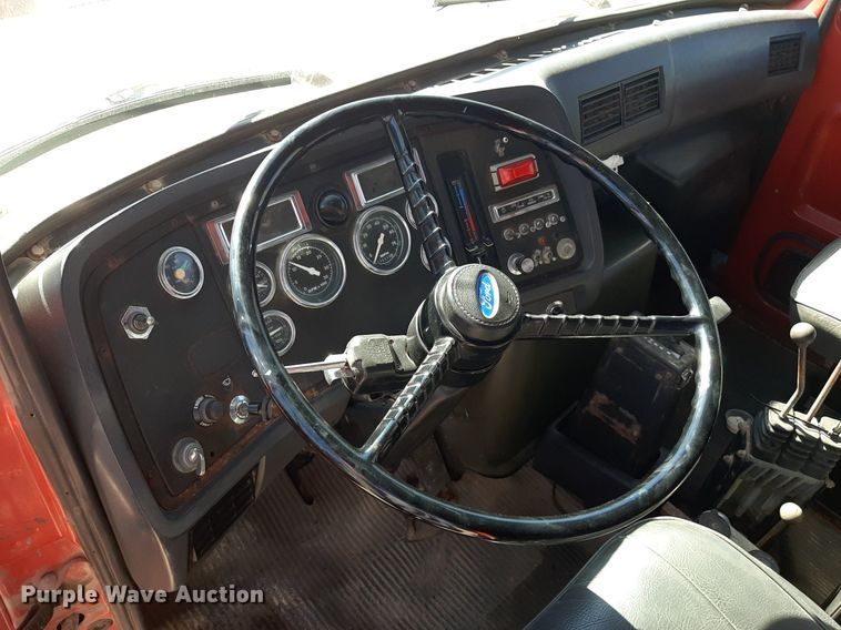 image for item KD9095 1992 Ford LN8000  dump truck