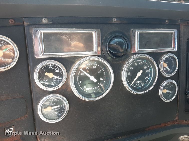 image for item KD9095 1992 Ford LN8000  dump truck