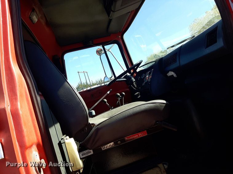 image for item KD9095 1992 Ford LN8000  dump truck