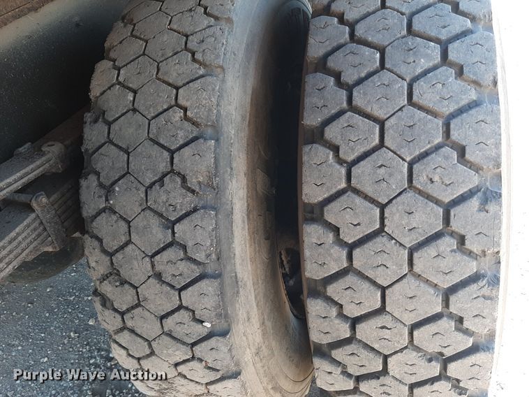 image for item KD9095 1992 Ford LN8000  dump truck