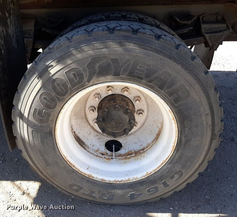 image for item KD9095 1992 Ford LN8000  dump truck