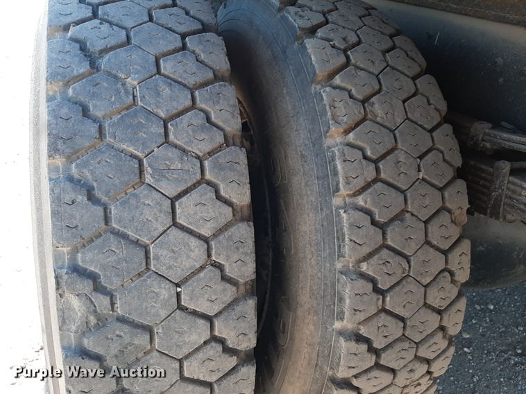 image for item KD9095 1992 Ford LN8000  dump truck