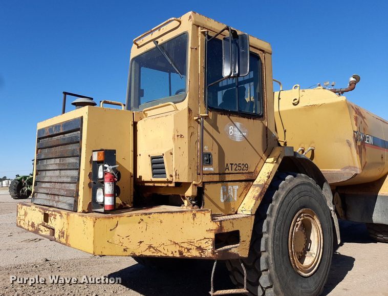 image for item KD9149 1993 Caterpillar D25D  water wagon