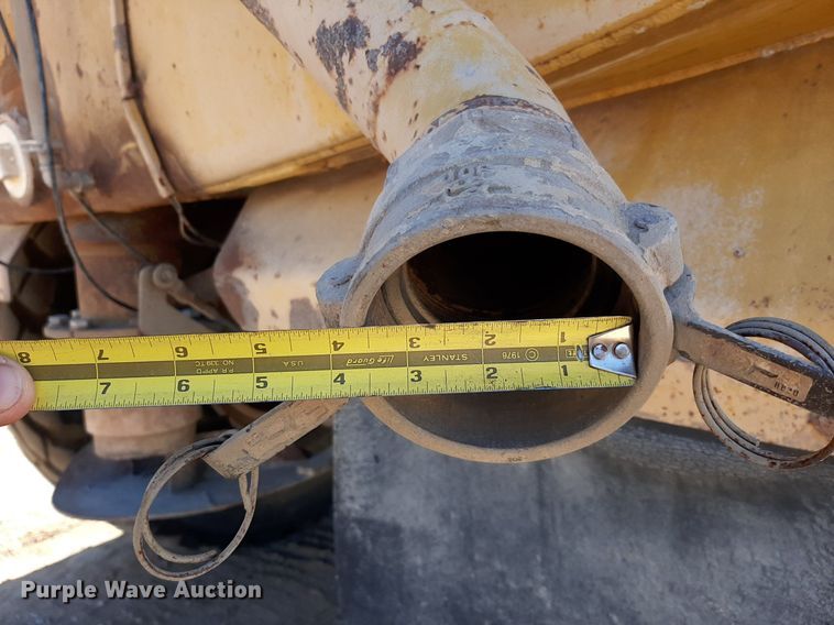 image for item KD9149 1993 Caterpillar D25D  water wagon