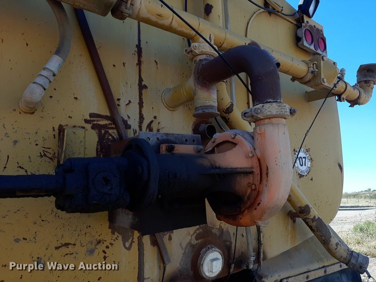 image for item KD9149 1993 Caterpillar D25D  water wagon