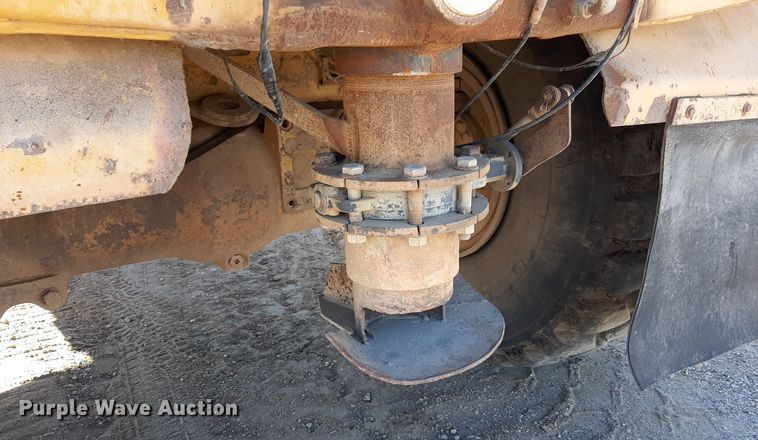 image for item KD9149 1993 Caterpillar D25D  water wagon