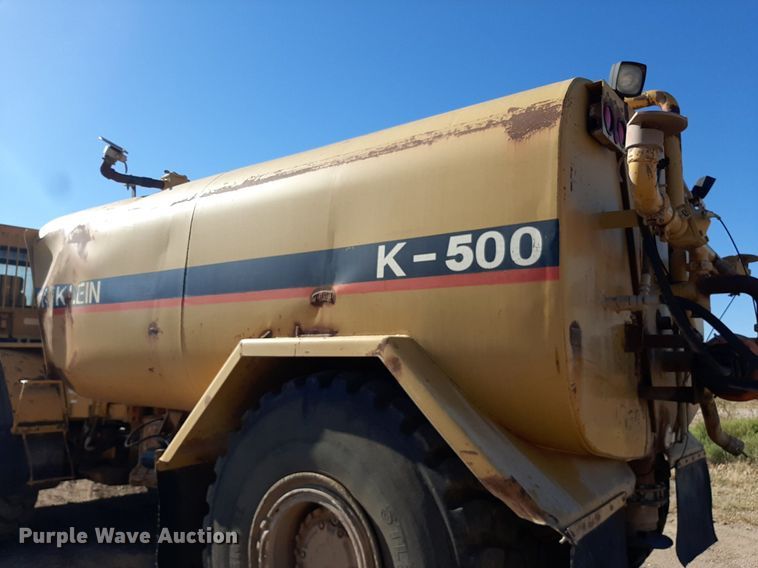 image for item KD9149 1993 Caterpillar D25D  water wagon