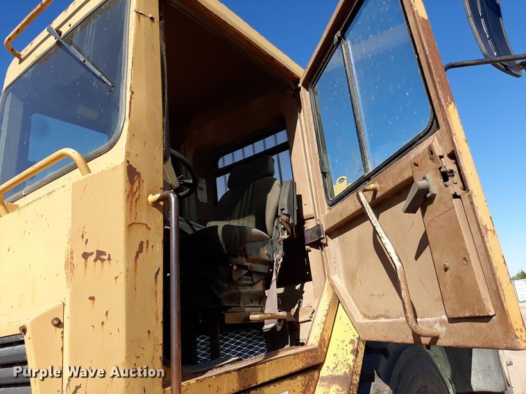 image for item KD9149 1993 Caterpillar D25D  water wagon