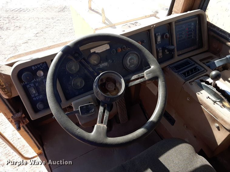 image for item KD9149 1993 Caterpillar D25D  water wagon