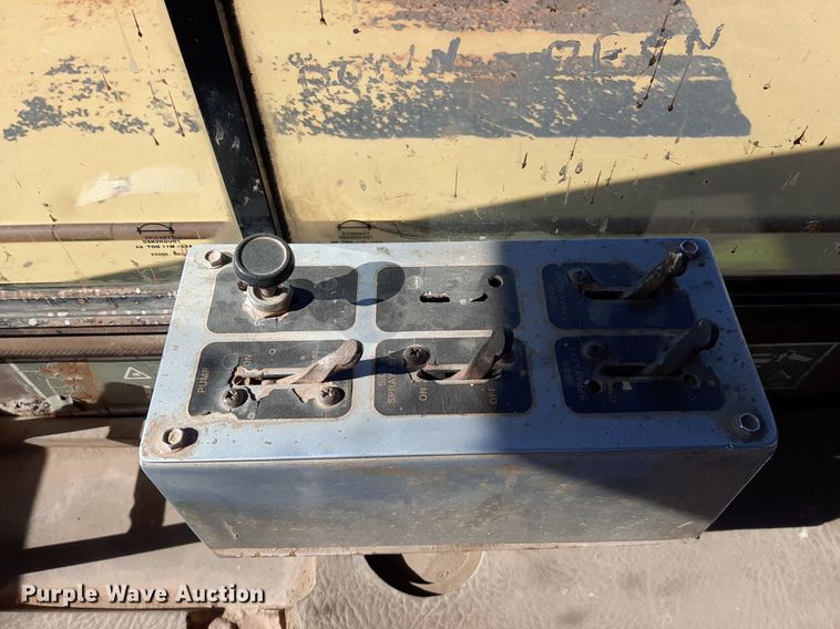 image for item KD9149 1993 Caterpillar D25D  water wagon