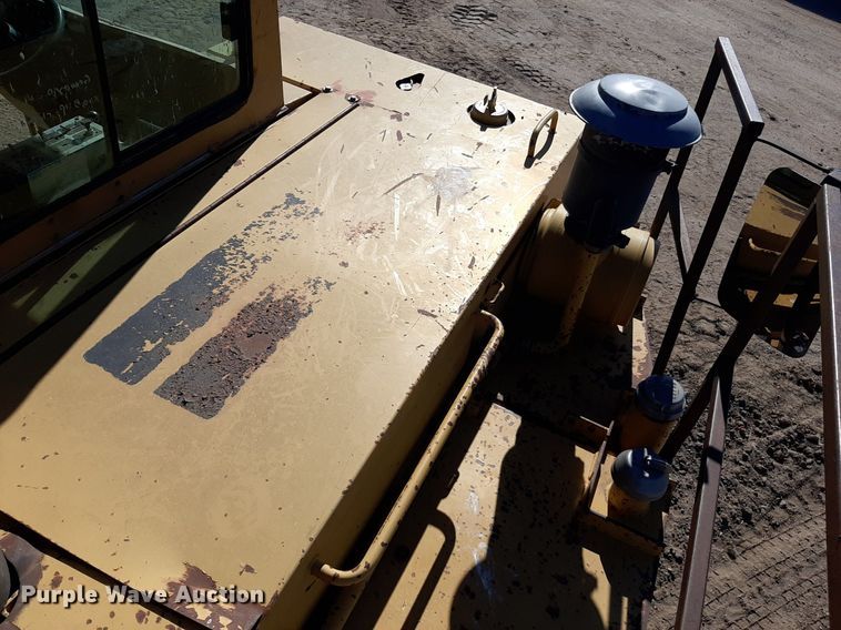 image for item KD9149 1993 Caterpillar D25D  water wagon