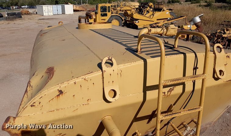 image for item KD9149 1993 Caterpillar D25D  water wagon