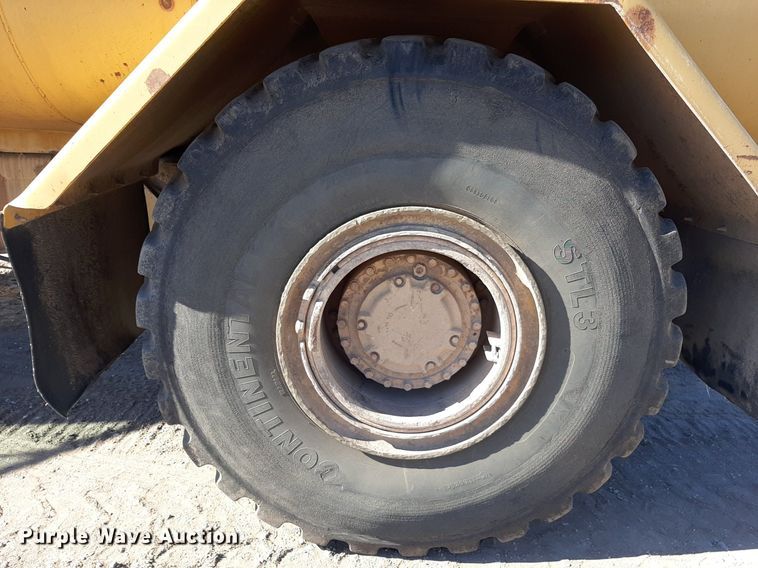 image for item KD9149 1993 Caterpillar D25D  water wagon