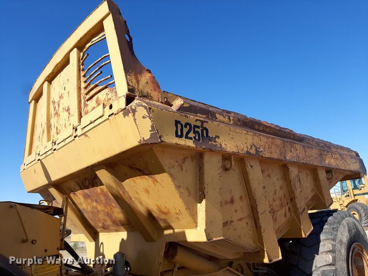 image for item KD9150 1992 Caterpillar D25D  haul truck