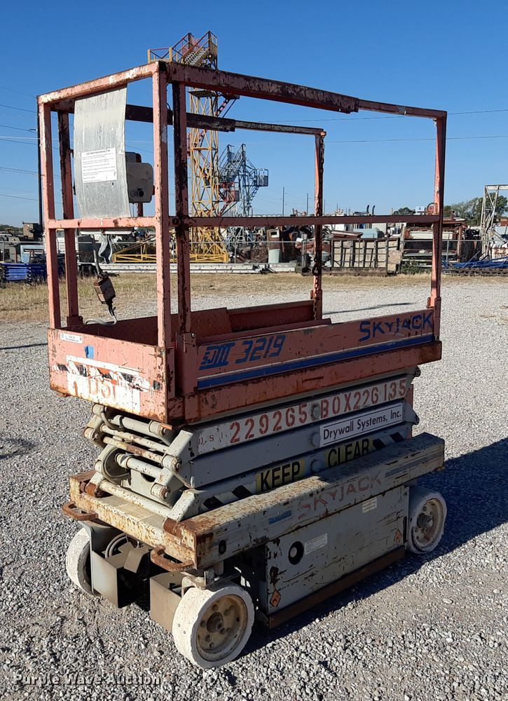 image for item KD9152 Skyjack 3219  scissor lift