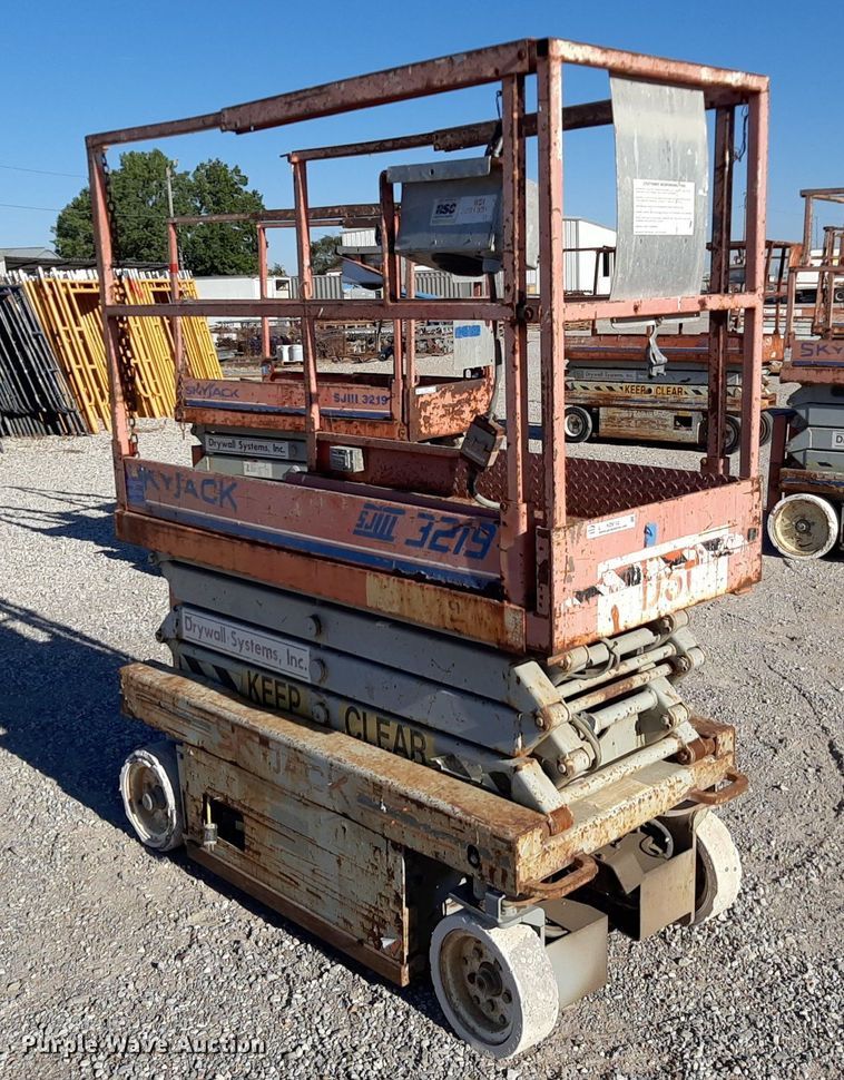 image for item KD9152 Skyjack 3219  scissor lift