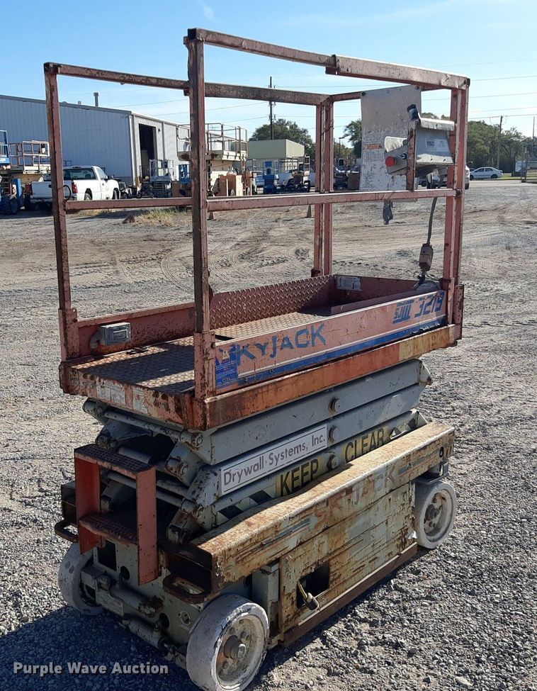 image for item KD9152 Skyjack 3219  scissor lift