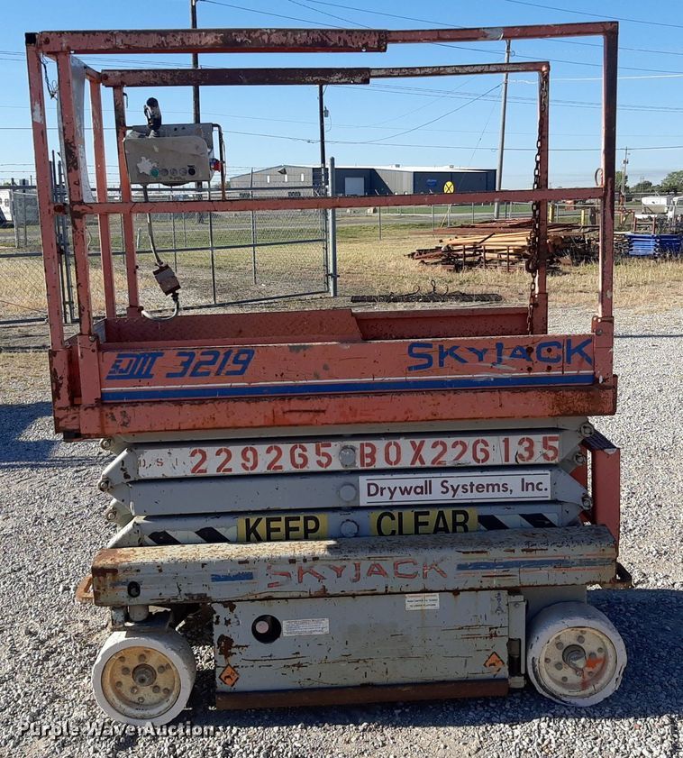 image for item KD9152 Skyjack 3219  scissor lift