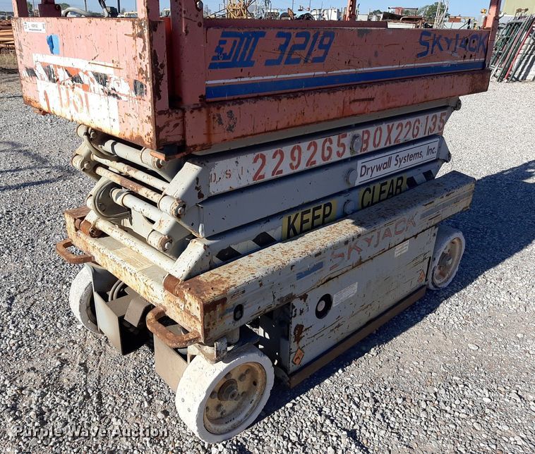 image for item KD9152 Skyjack 3219  scissor lift