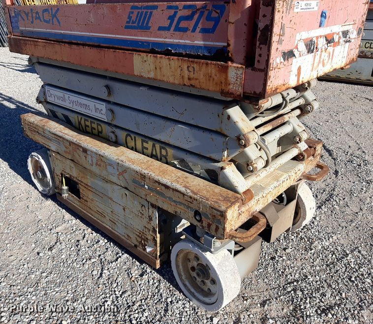 image for item KD9152 Skyjack 3219  scissor lift