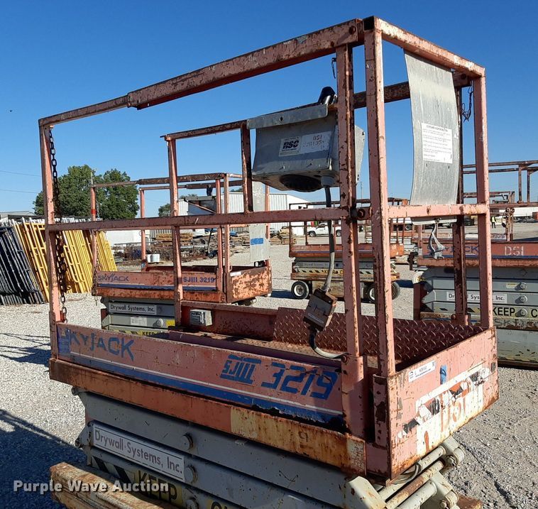 image for item KD9152 Skyjack 3219  scissor lift