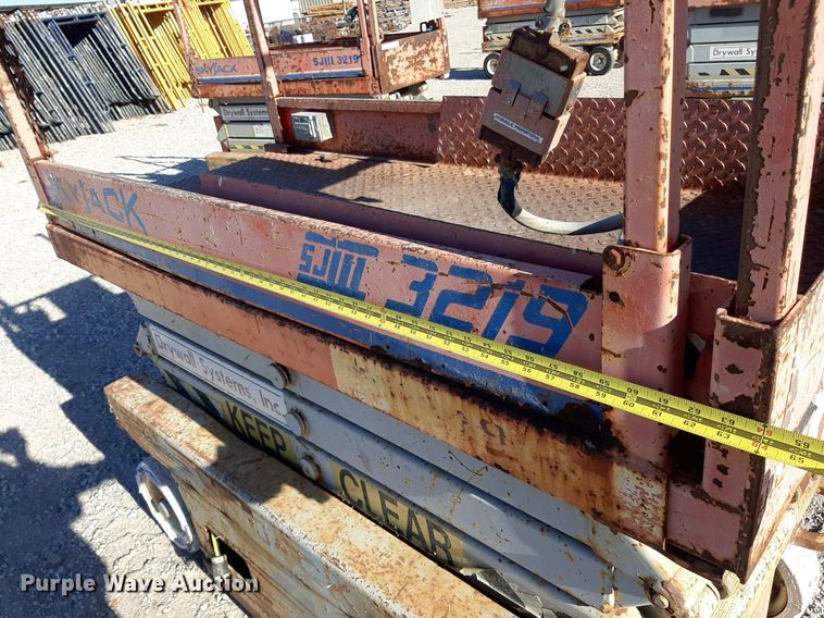 image for item KD9152 Skyjack 3219  scissor lift