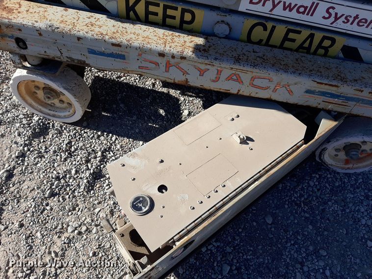 image for item KD9152 Skyjack 3219  scissor lift